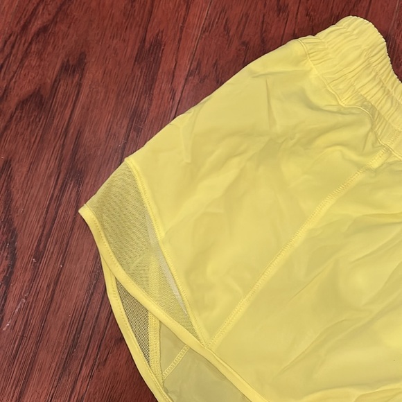 Lululemon Lululemon Hotty Hot Short LR 2.5"
Highlight Yellow size 12 - Picture 3 of 10